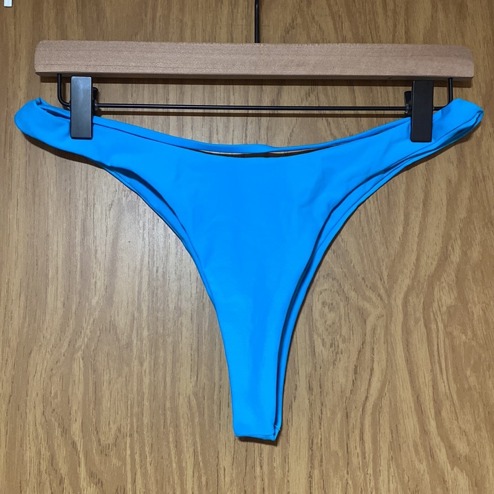 Hot & Delicious Bikini‎ Bottoms Size L